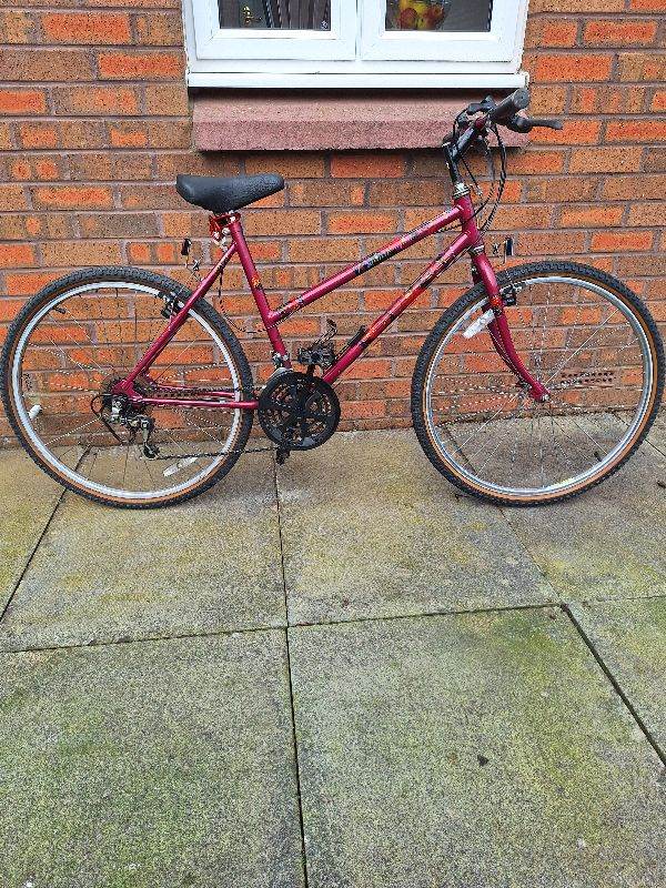 Raleigh Camara 26" Woman/Girls bike
