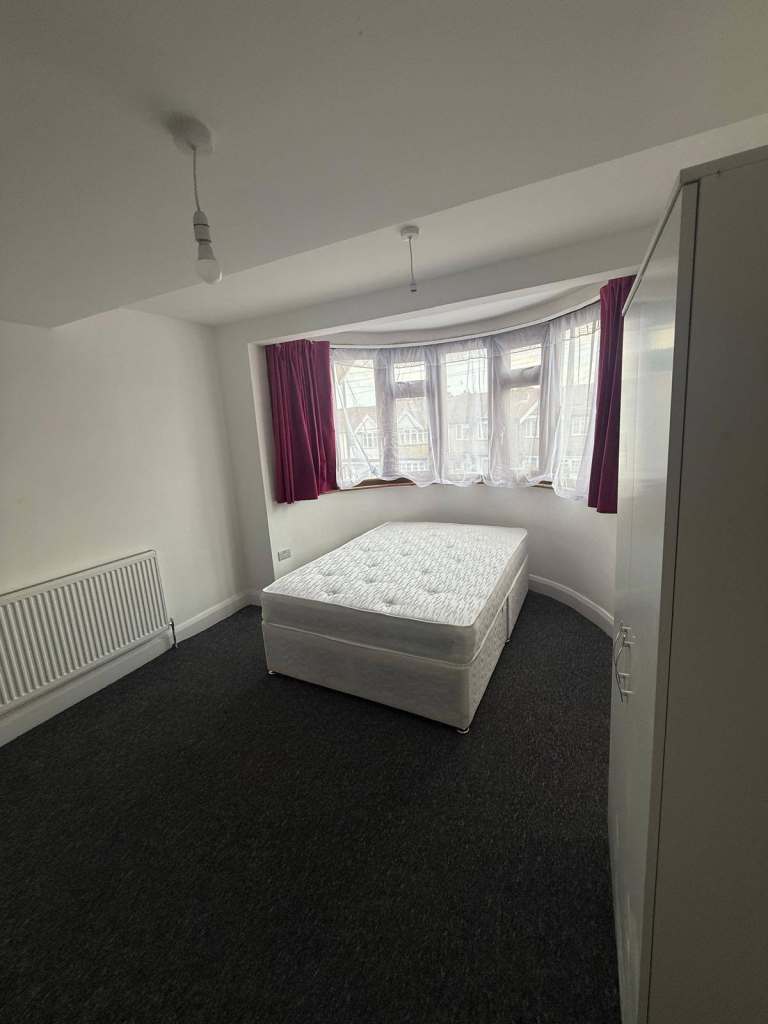 Furnished studio Flat to rent- Harrow HA2