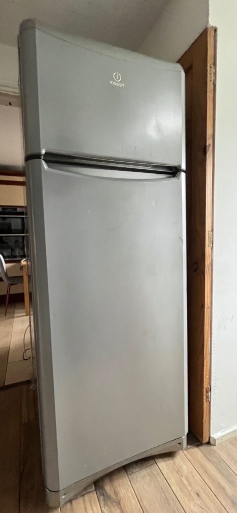 Fridge freezer 