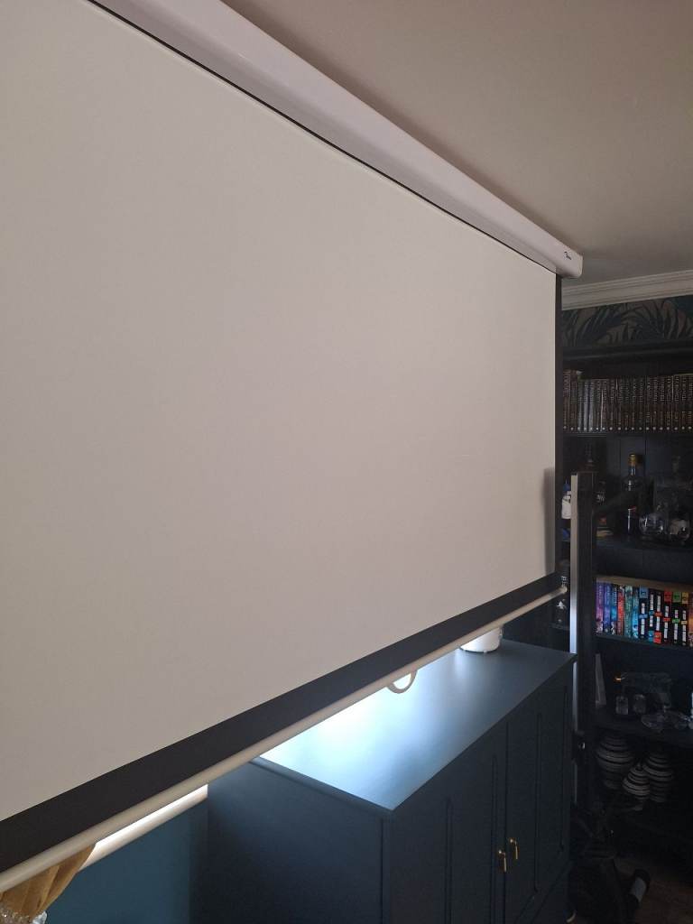 Projector and 2 screens 