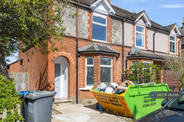 Studio flat in Rusham Road, Egham, TW20 (#2955915)