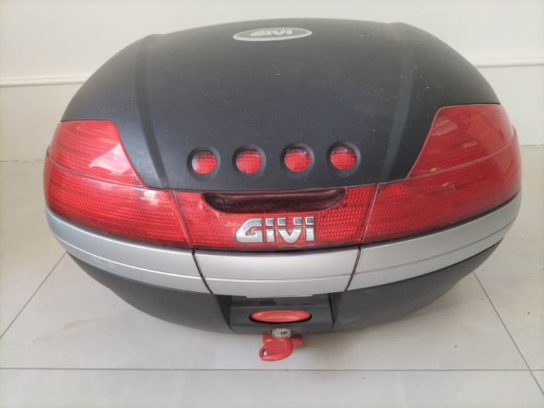 Givi V46 Top Box and Plate