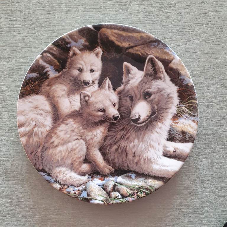 The Collector's Treasury 1991 'Arctic Wolf Family' Plate by Mike Jackson