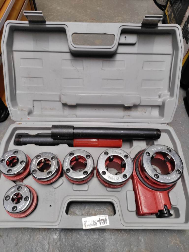 Clarke 6 Die Pipe Threading Set
