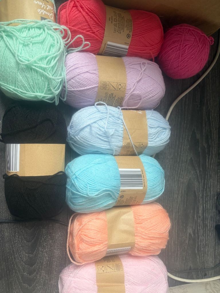 Mixed Colour Yarn/Wool Bundle – As Good As New