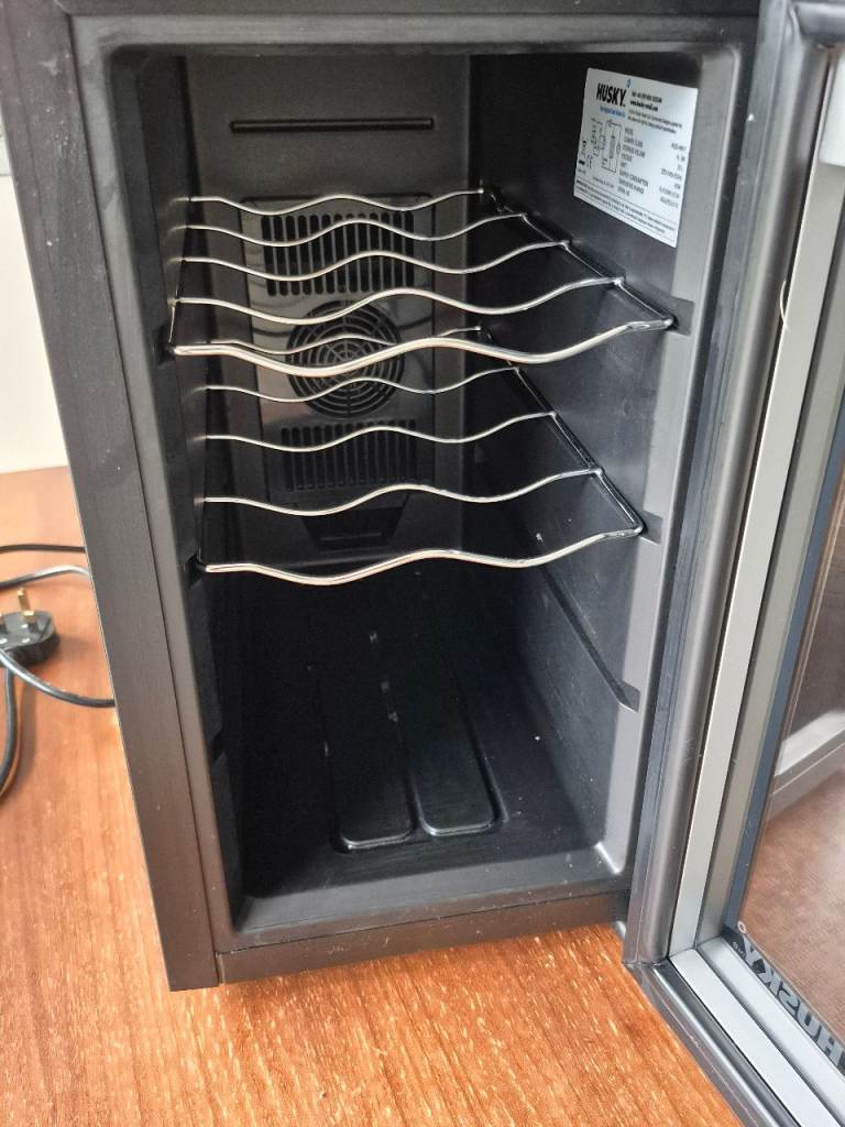 Husky HUS-HN11 Mini Wine Fridge – Black, Good Condition