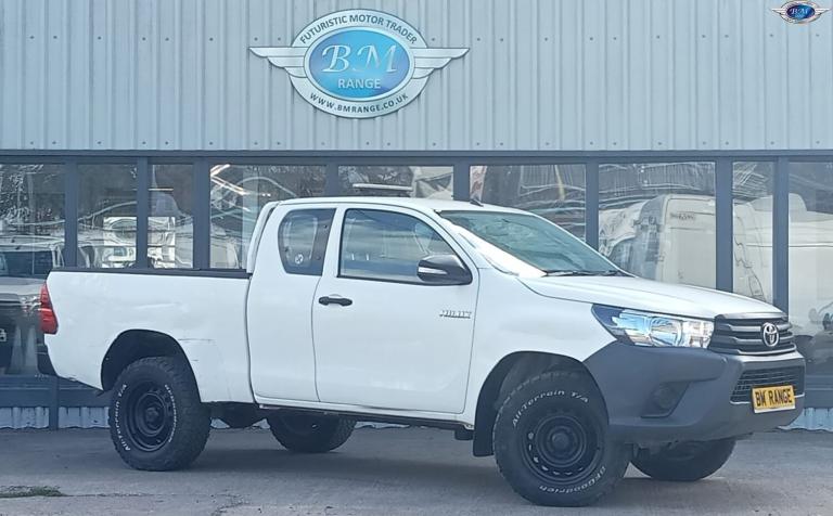 TOYOTA HILUX 2.4 D-4D Active White Manual Diesel 2017