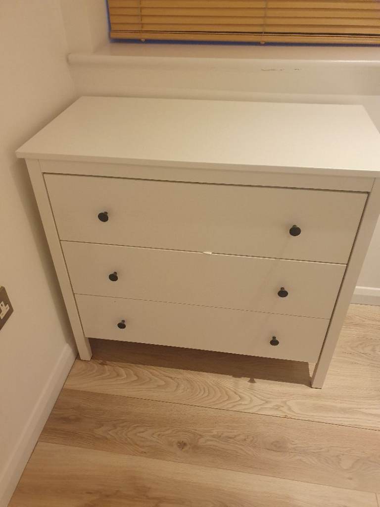 Chest of drawers