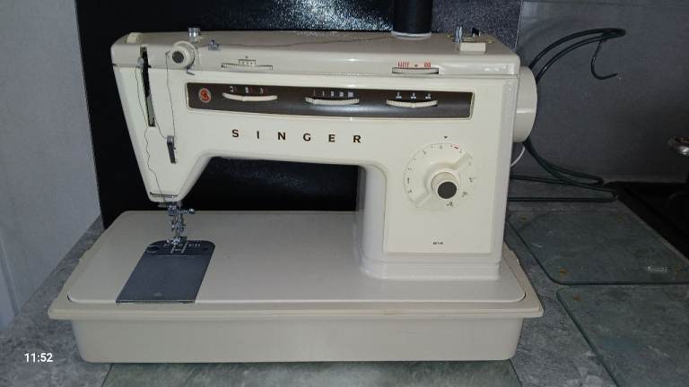 Singer Sewing Machine with Accessories and Case