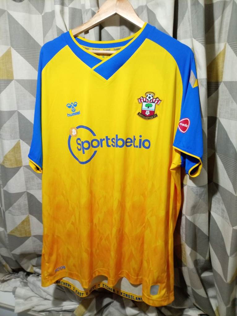 SOUTHAMPTON AWAY SHIRT £7.99