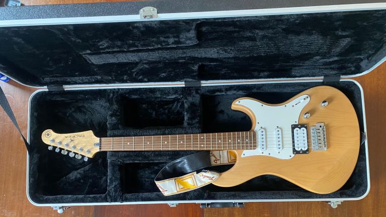 Yamaha Pacifica 112V electric guitar with case