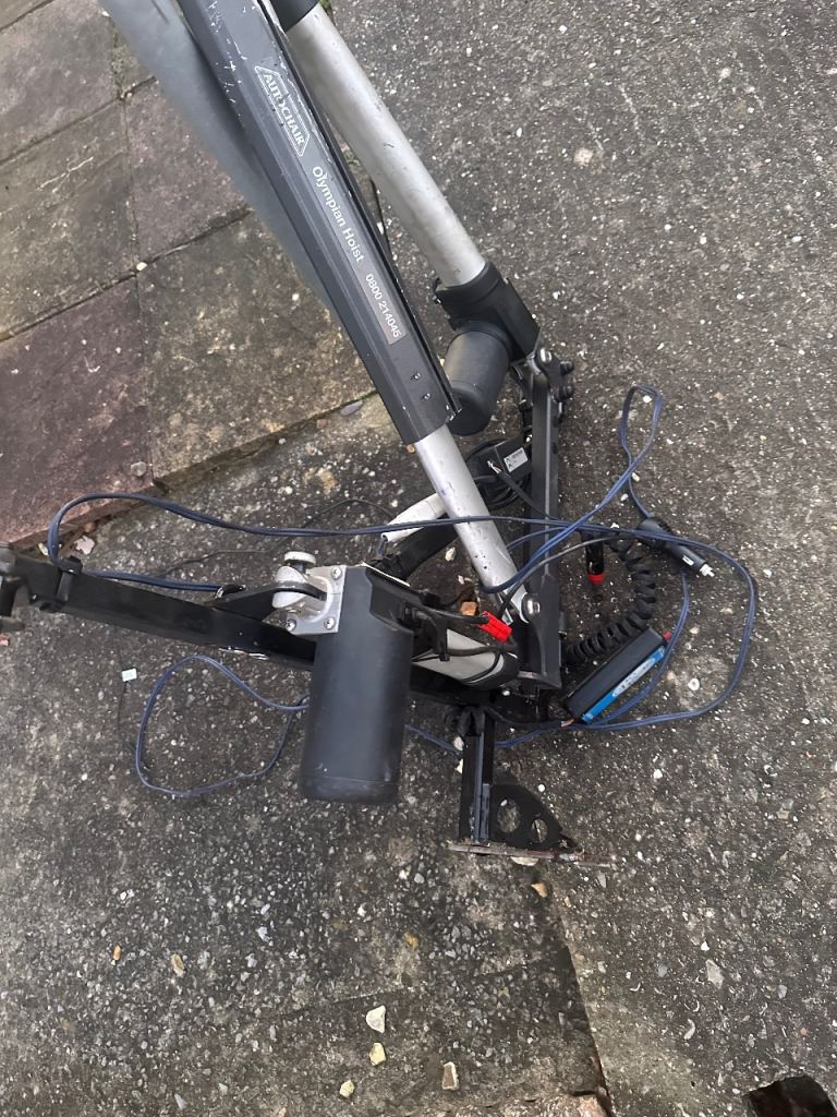 Car hoist for wheelchair