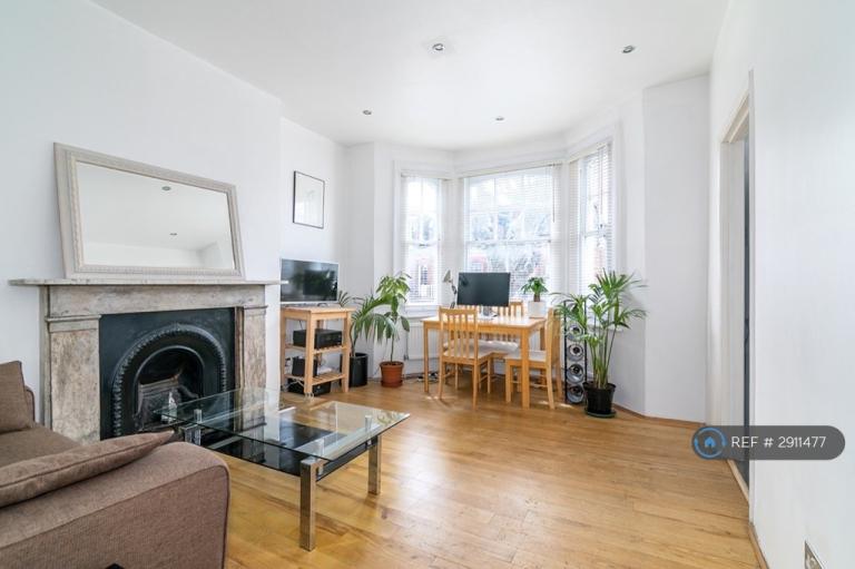 1 bedroom flat in Crookham Road, London, SW6 (1 bed) (#2911477)