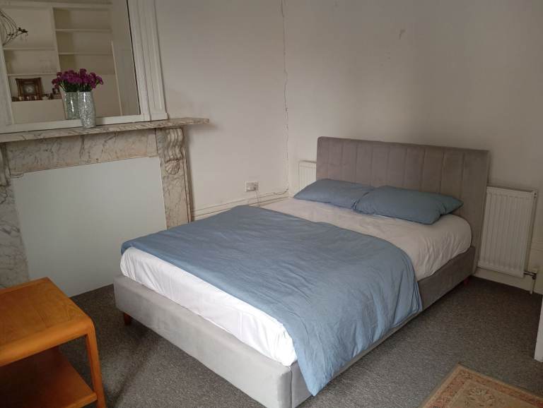 Room to rent, daily or weekly, furnished,, bills included  large room with large private balcony 