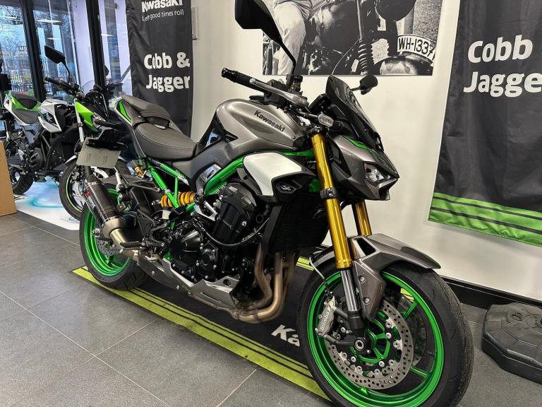 KAWASAKI Z900 SE PERFORMANCE--AKRAPOVIC-OHLINS SHOCK-BREMBO BRAKES