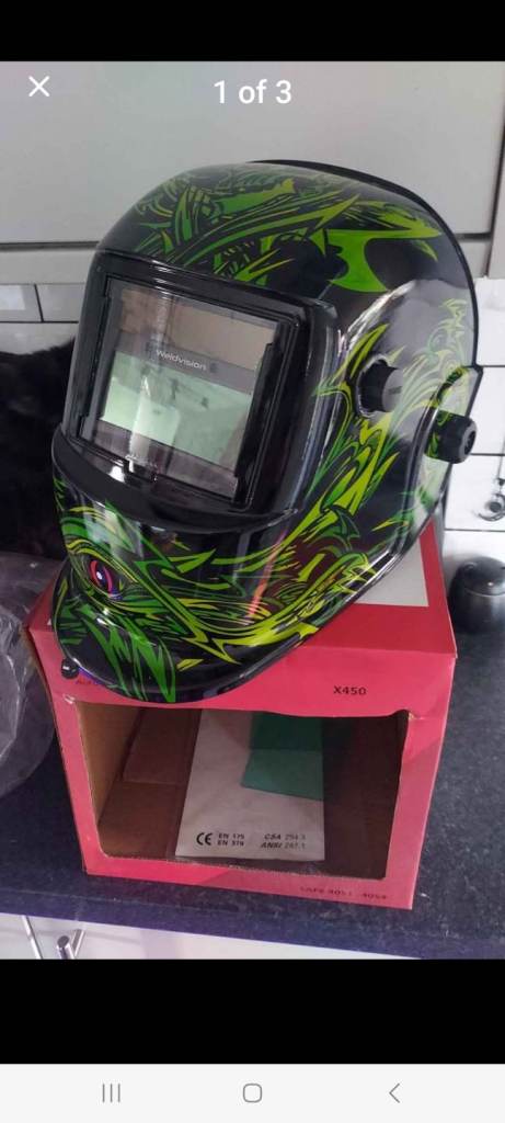 Welding helmet