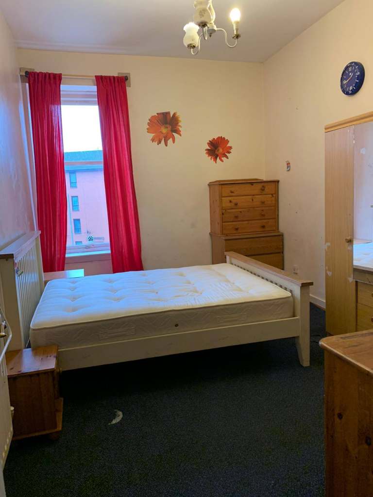 ONE ROOM (NICE FLAT TO SHARE) £500 PER MONTH INCLUDING BILLS
