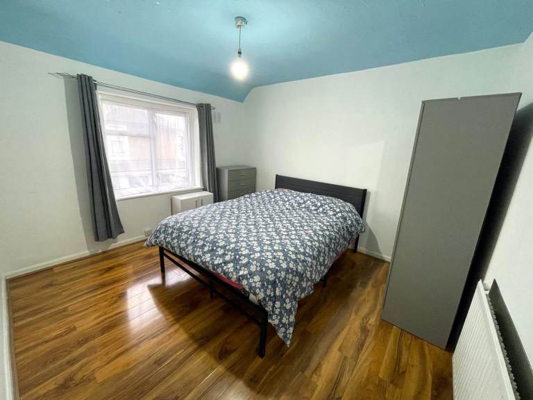 2 Double Rooms, All Bills inc, 4Min Becontree Stn- From £750 pcm