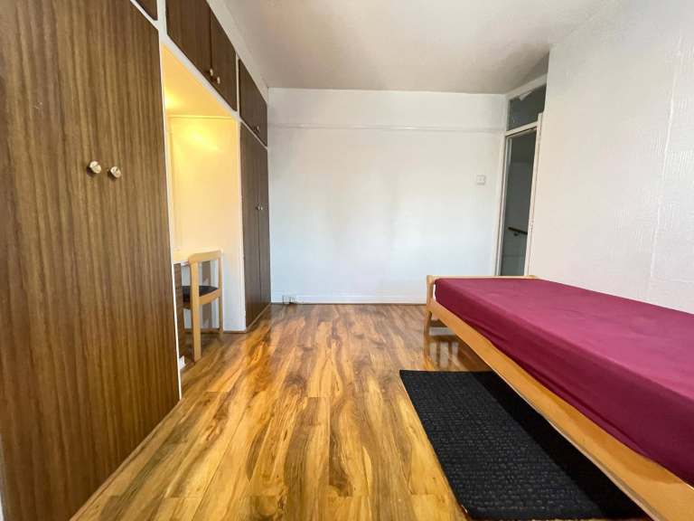 🌿 King-Size Room Available in Peaceful Vegetarian Family Home – All Bills Included | Hayes