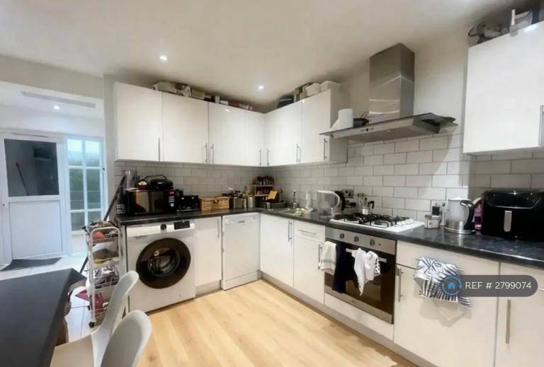 4 bedroom house in Maiden Road, London, E15 (4 bed) (#2799074)