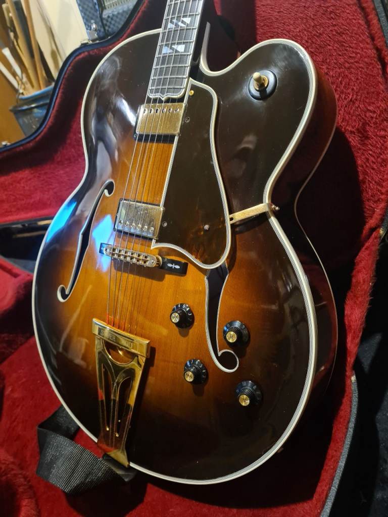 Gibson super 400 archtop jazz guitar