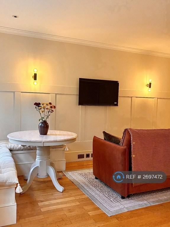 1 bedroom flat in Coleridge Gardens, London, SW10 (1 bed) (#2697472)
