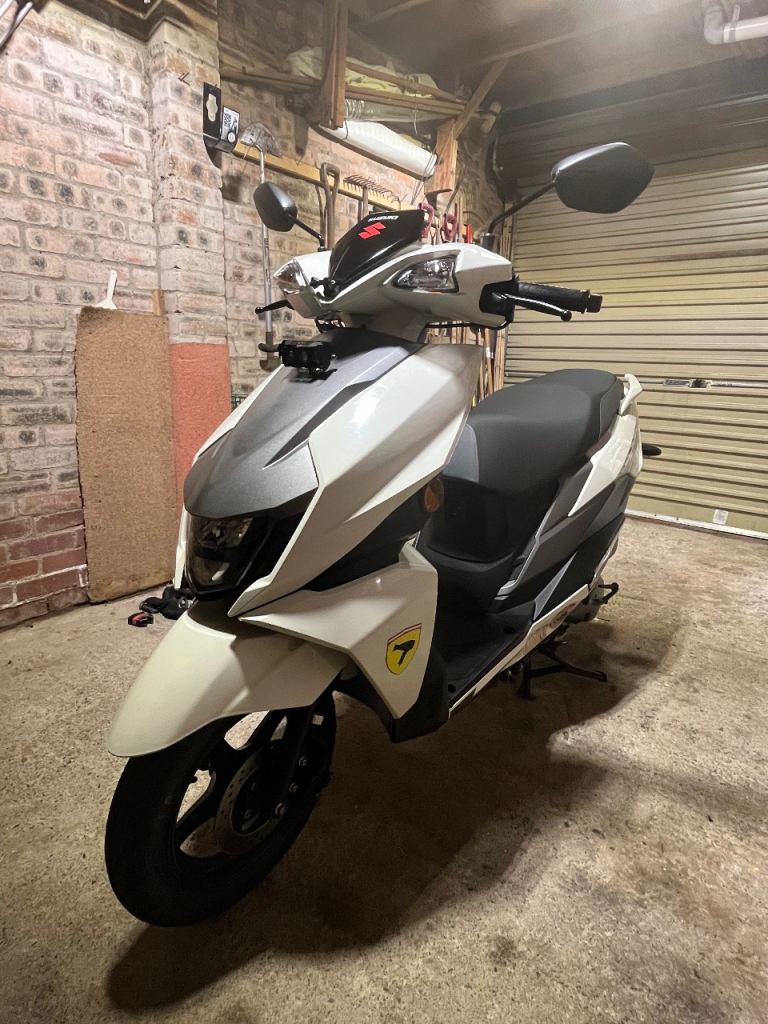 **SUZUKI AVENIS 125 SCOOTER 2024**