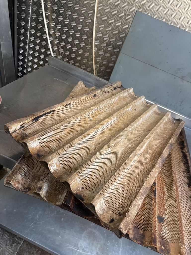 8 x (18 x 30inch) five flute baguette baking trays