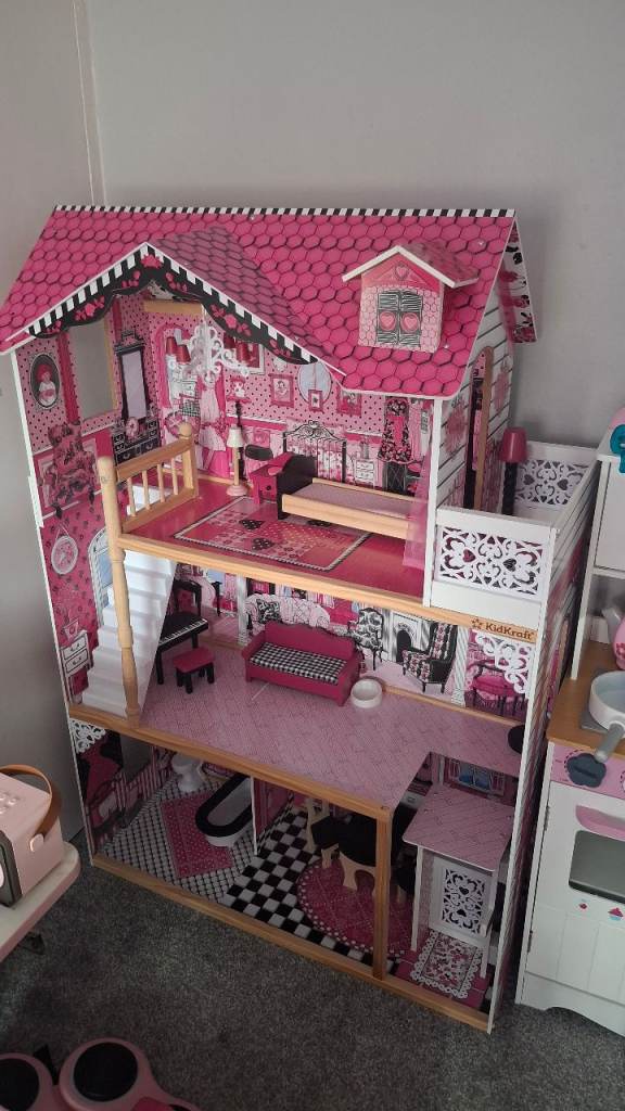 Pink Doll House 