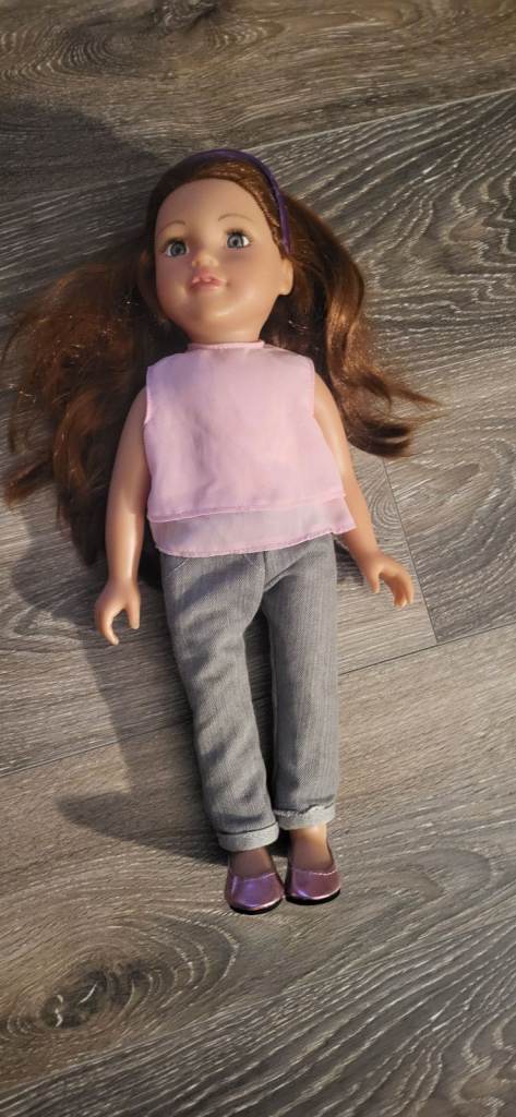 Design a friend doll with selection of clothes 