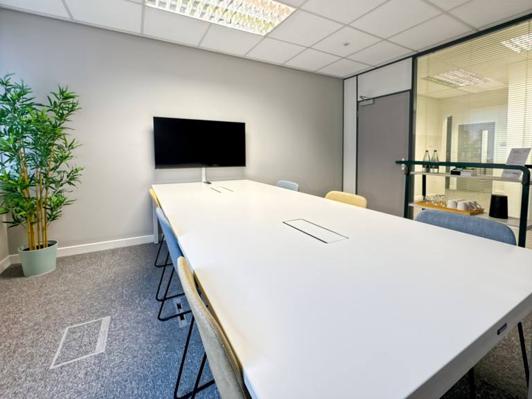 Broxburn - EH52 5AU \ Customisable Office Space for Up to 10 Desks
