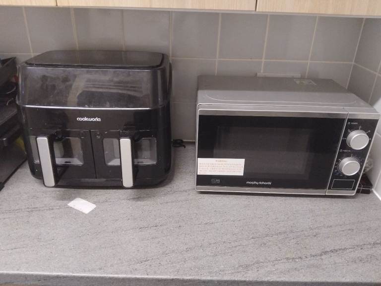 Morphy Richards Silver Microwave – Good Condition