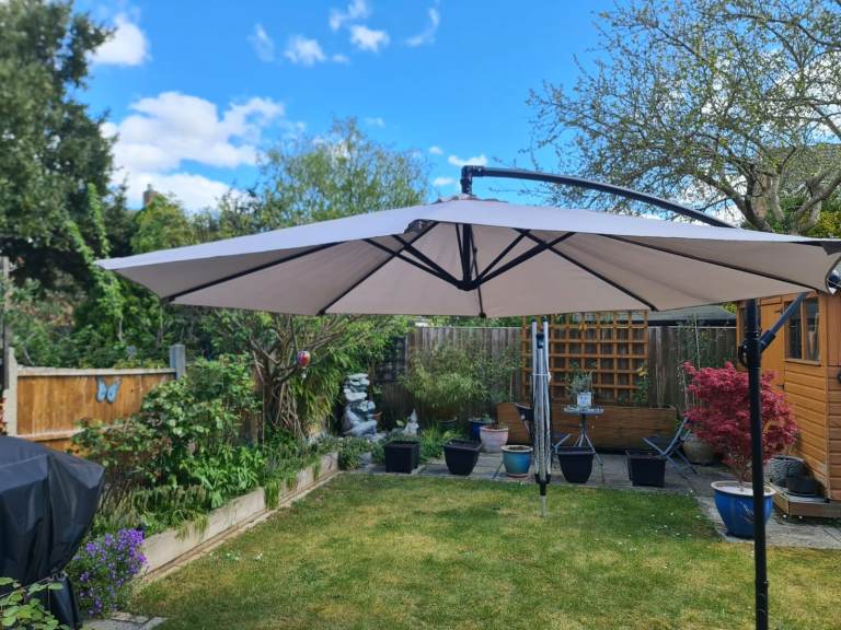 3M Banana Parasol Patio Umbrella Sun Shade Shelter with Cross Base, Light Grey - Excellent Condition