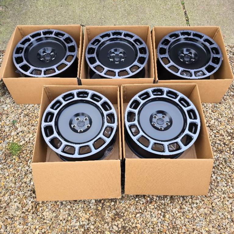 Land Rover Defender Octa 22" Alloy wheels Hawke Octad 110 90 L663