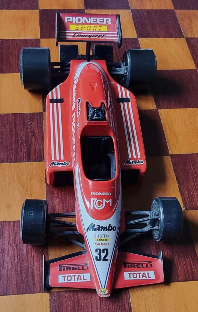 Bburago Formula 1 F1 IndyCar Pioneer Racing No. 32 1/24 Miniature Car