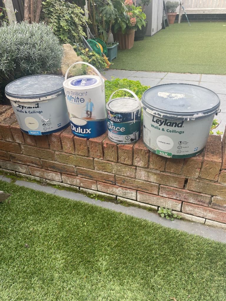 Dulux & Leyland White and Magnolia Paint – Good Condition