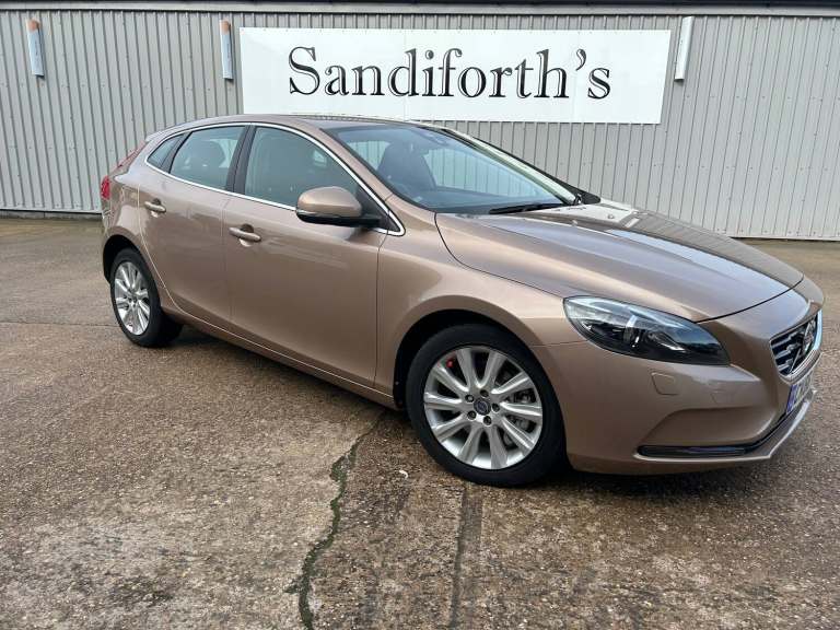 2016 Volvo V40 D2 [120] SE Lux Nav 5dr Geartronic HATCHBACK DIESEL Automatic