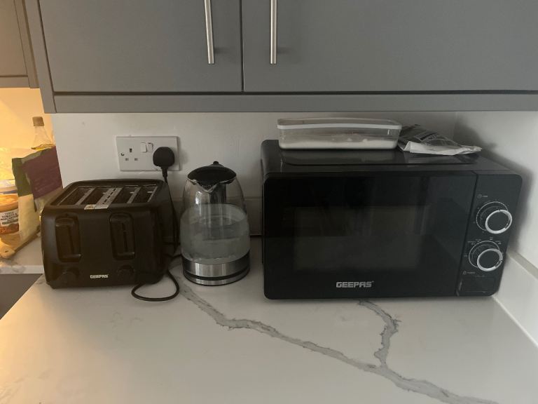 Geepas Microwave, Kettle, and Toaster Set – Black, Good Condition