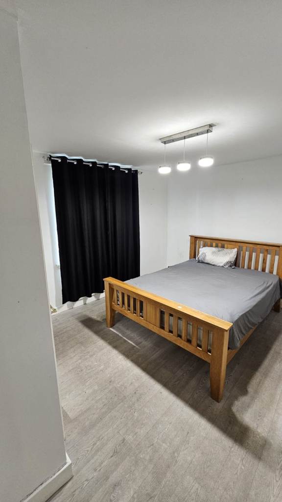 1 double room available for immediate rent in a furnished shared flat in Blantyre 