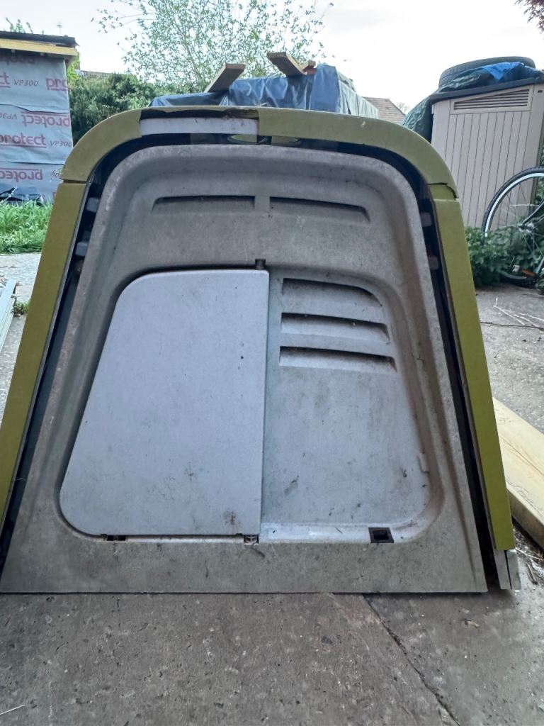 Automatic Omlet Eglu Go Chicken Coop with Automatic Door