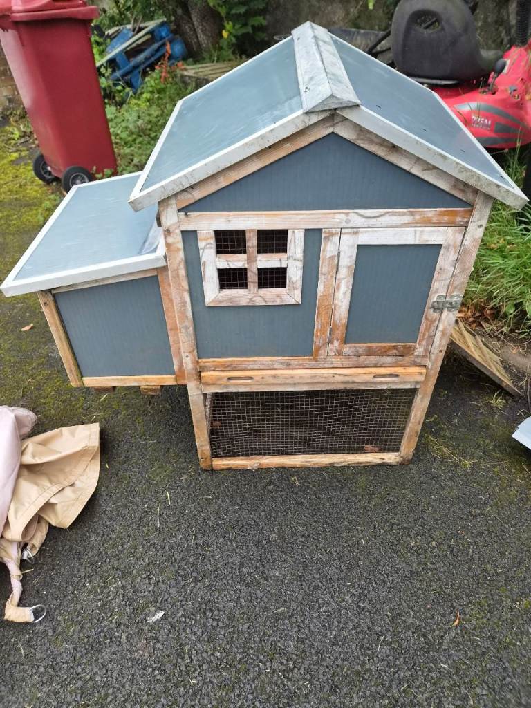 Free chicken coop and enclosure