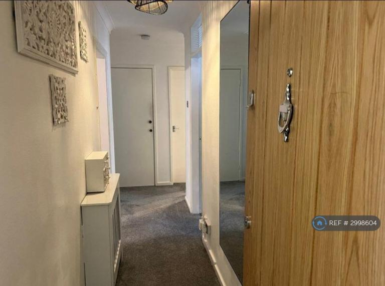2 bedroom flat in Highgate Court, Walsall, WS1 (2 bed) (#2998604)
