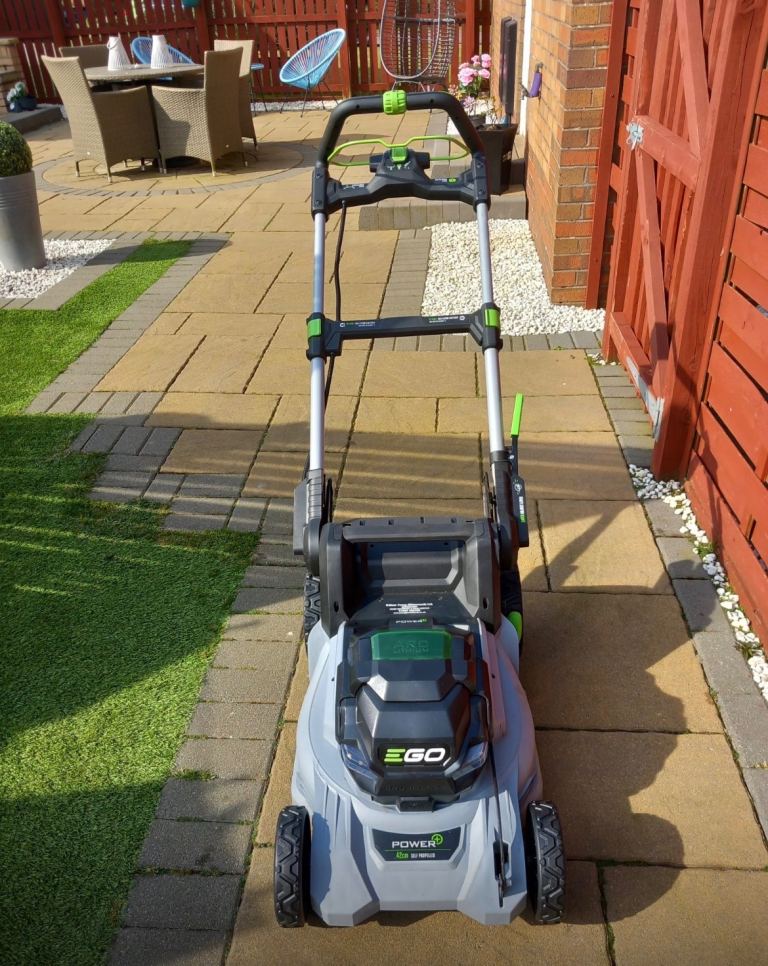 Cordless lawn mower