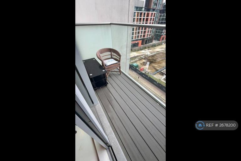 Studio flat in Pan Peninsula Square, London, E14 (#2678200)