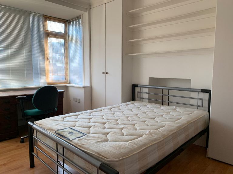 Superb large double room with en-suite - ALL BILLS INCLUDED
