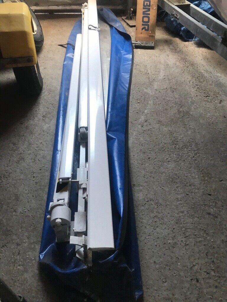 Brustor nv retractable awning