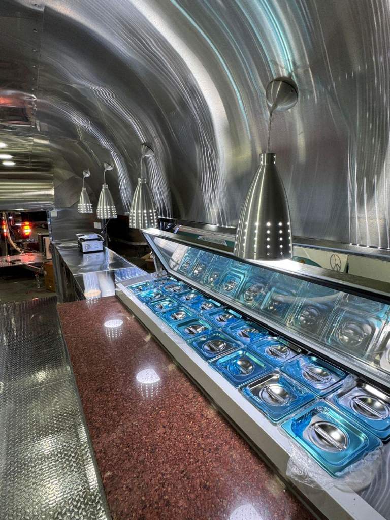 Brand- New -Premium Food Truck 7 m-Fully Equipped & Ready for any Cuisine