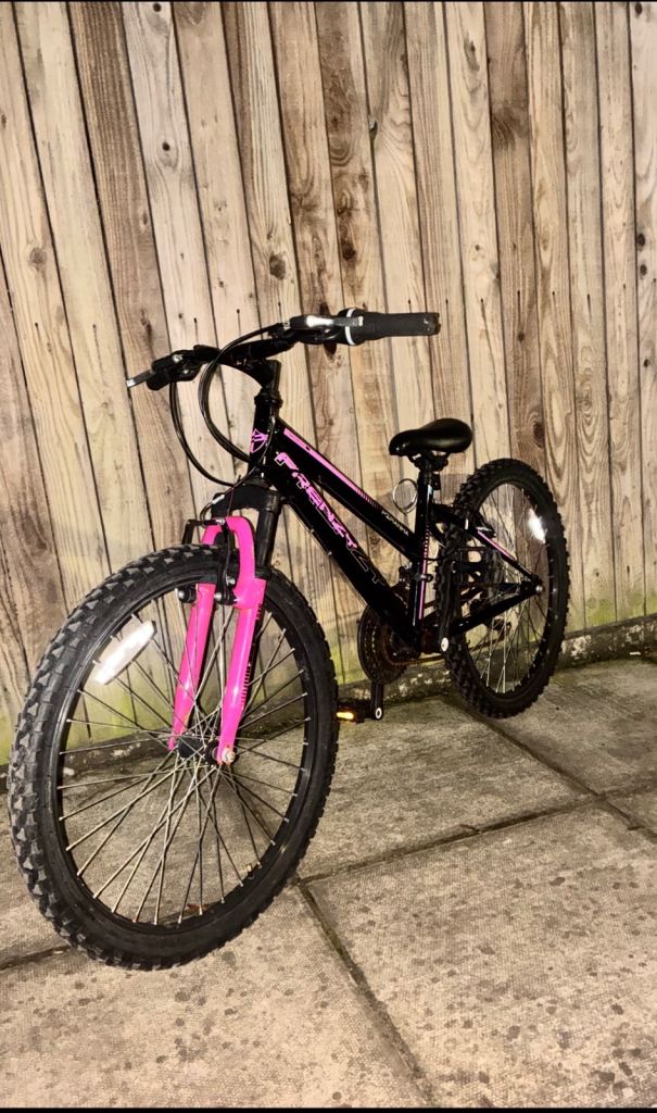 Girls Piranha Frenzy Black & Pink Mountain Bike - Excellent Condition