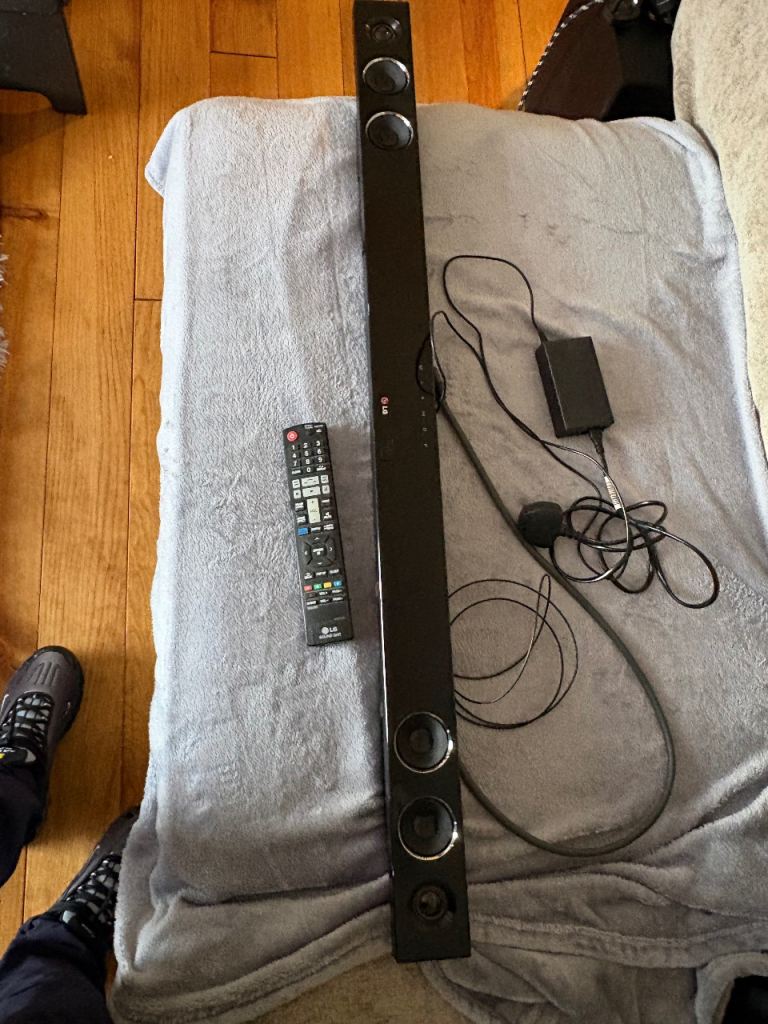 LG NB3730A Sound Bar with Remote Control – Good Condition