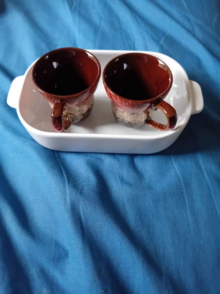 Mini dish and 2 mini mugs